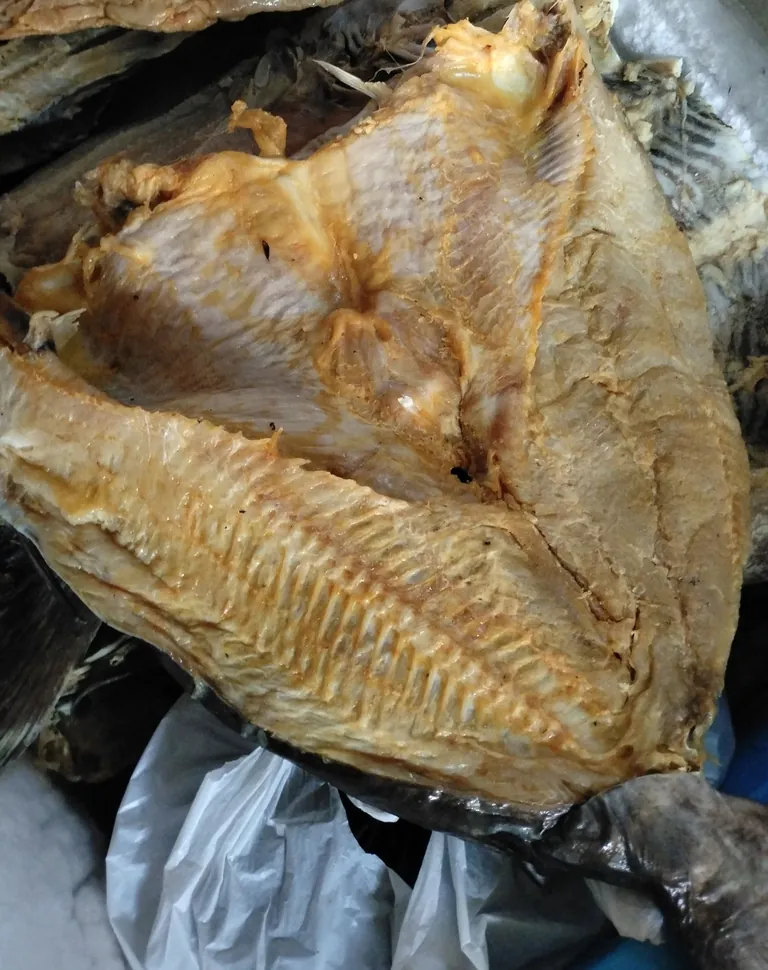 Jambal roti utuh setelah dijemur, daging tebal berwarna keemasan